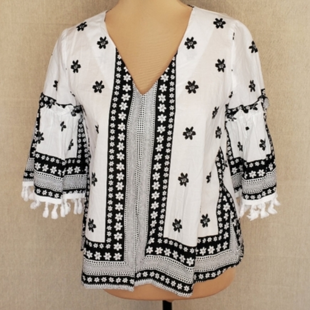 ♡ Soho NY & Co Boho Peasant Top White With Black Floral and Tassels Size XS